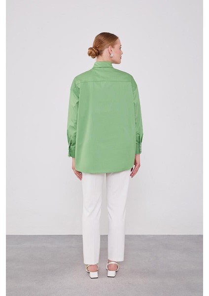 Yeşil Düğme Detaylı Gömlek