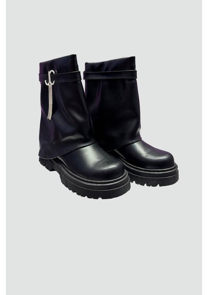 Kız Çocuk Tokalı Bilekte Bot