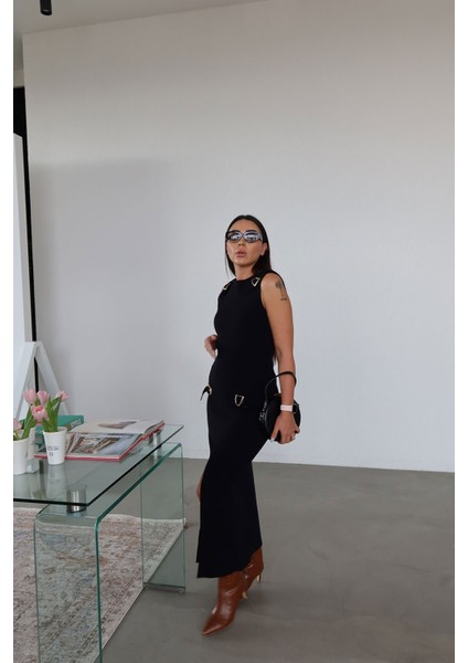 Önden Yırtmaçlı Aksesuar Detaylı Triko Etek modelleri