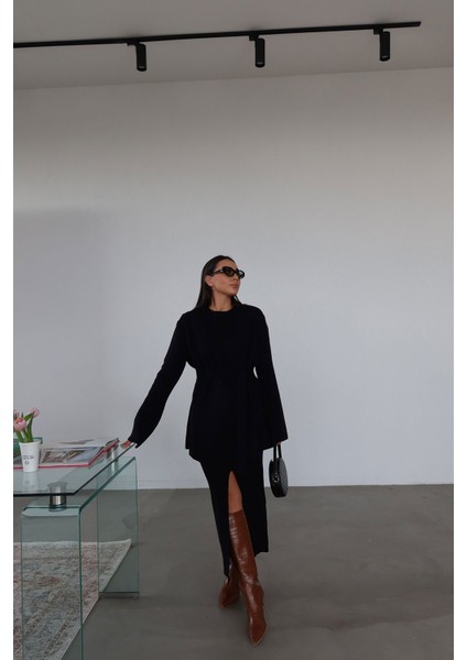 Önden Yırtmaçlı Aksesuar Detaylı Triko Etek fırsatları