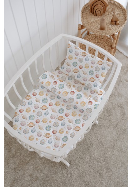 %100 Pamuklu Poplin Anne Yanı Beşik Nevresim Seti - Sevimli Uzay Macerası