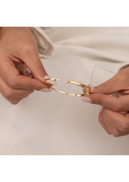 Taşlı Çiçek 14 Ayar Altın Kelepçe fırsatları