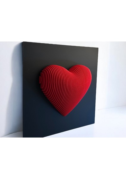 Modern 3 Boyutlu Kalp Sanat Eseri — Siyah Panel Üzerinde Kırmızı Tasarım