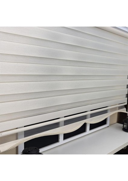 Zebra Stor Perde Ekru Etek Dilimli Z-STB400V02