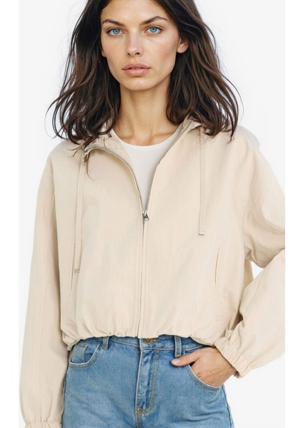 Su Geçirmez Regular Fit Kapüşonlu Fermuarlı Crop Mont E8625AX25AU