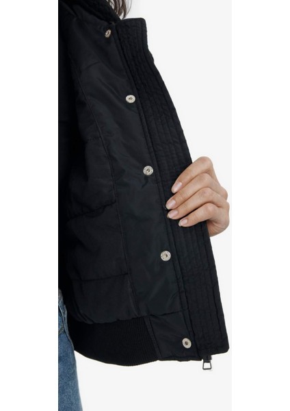 Su Geçirmez Regular Fit Polo Yaka Crop Fermuarlı Mont E8699AX25AU modelleri