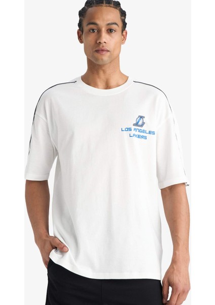 NBA Los Angeles Lakers Oversize Geniş Kalıp Bisiklet Yaka Kısa Kollu Tişört F1081AX25AU modelleri
