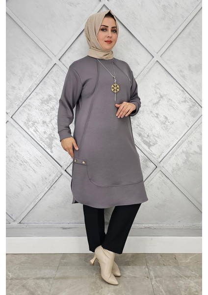 Kadın Kolye ve Düğme Detaylı Tesettür Tunik