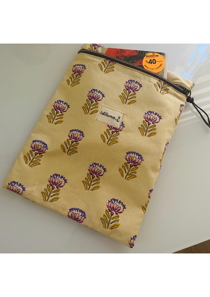 Sarı Üzerine Mor Çiçekli Fermuarlı Kitap Kılıfı