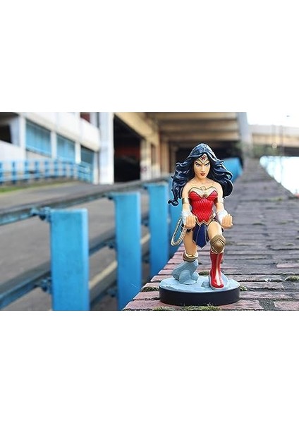 Cable Guys - Wonder Woman Gaming Accessories Holder & Phone Holder For Most Controller (Xbox, Play Station, Switch) & Phone fiyatları