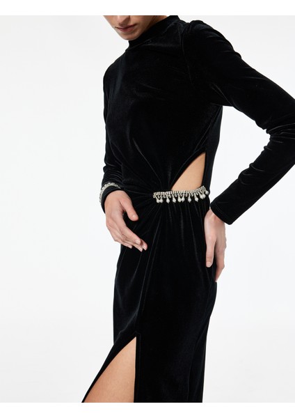 Slim Fit Uzun Kollu Önden Yırtmaçlı Pencere Detaylı Dik Yaka Taşlı Uzun Kadife Elbise indirimleri