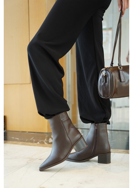 Kadın Sivri Burun Dikiş Detaylı Kalın Topuklu Bot Vorsis fiyatları