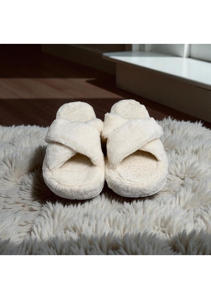 Beyaz Trend Tüylü Çapraz Çeyizlik Günlük Kadın Ev Terliği