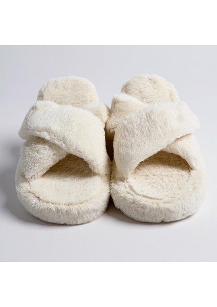 Beyaz Trend Tüylü Çapraz Çeyizlik Günlük Kadın Ev Terliği modelleri