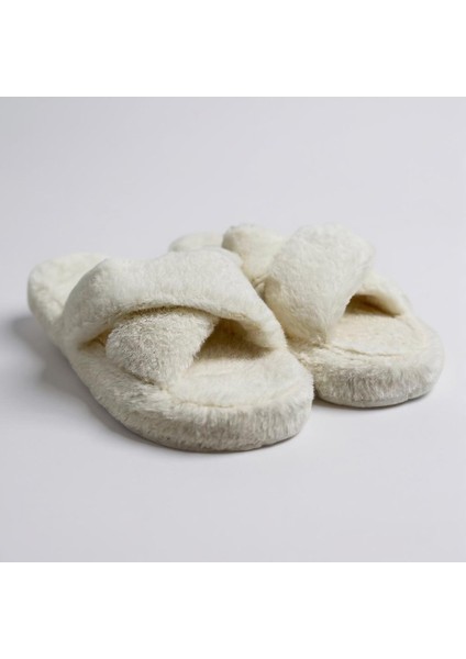 Beyaz Trend Tüylü Çapraz Çeyizlik Günlük Kadın Ev Terliği fırsatları