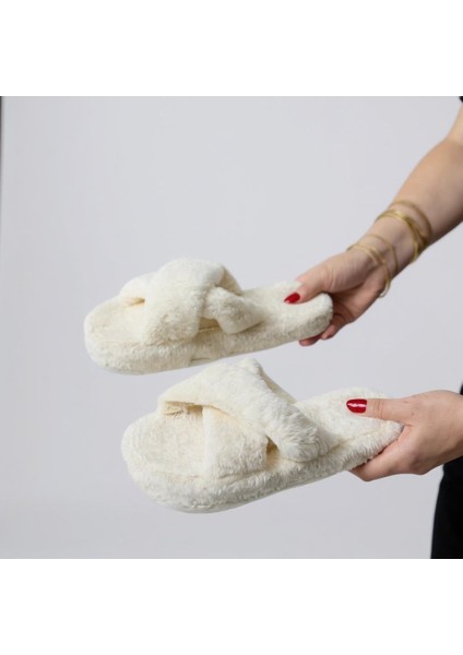 Beyaz Trend Tüylü Çapraz Çeyizlik Günlük Kadın Ev Terliği indirimleri