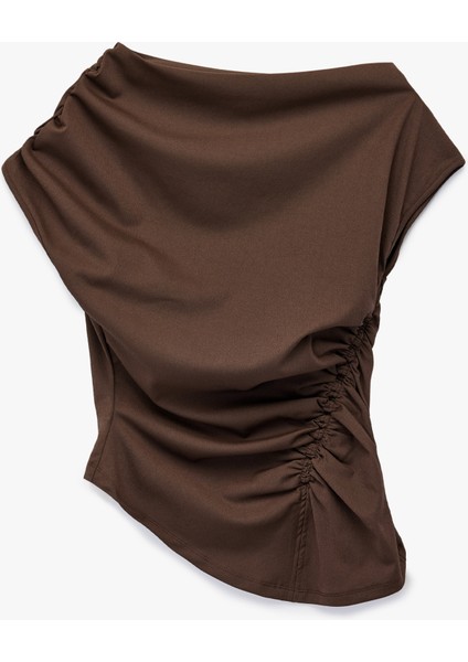 Kolsuz Drape Detaylı Asimetrik Tişört