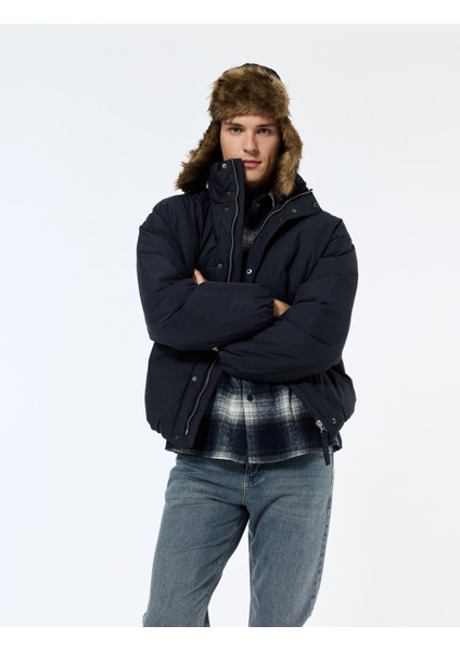 Uzun Kollu Fermuarlı Dik Yaka Kışlık Şişme Mont modelleri