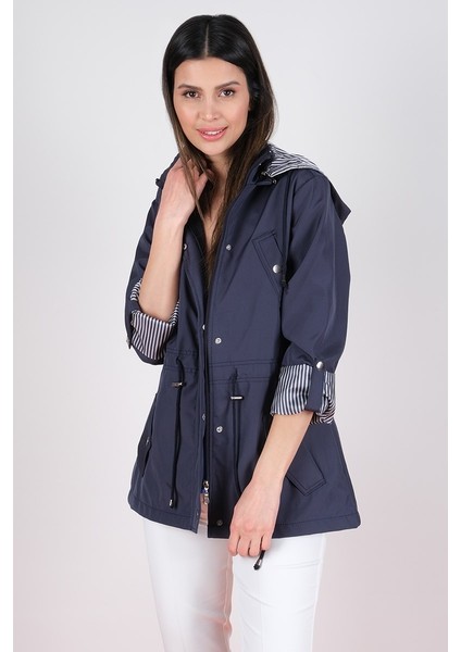 Goudot Kapüşonlu Mevsimlik Parka – Beli Büzgülü, Çıtçıt Detaylı LACİVERT