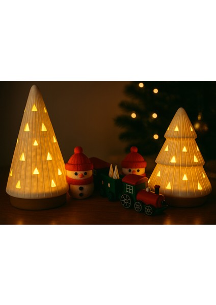 7 Parça Işıklı Yılbaşı Dekor Seti - Kardan Adam, Mumlu Çam Ağaçları, Tren - Yeşil/sarı