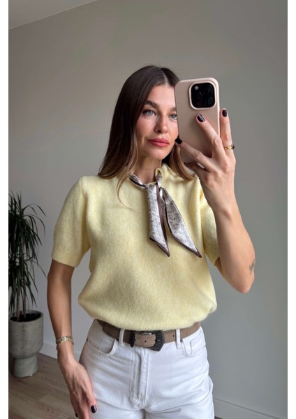 Sarı Kahve Fularlı Kısa Kollu Yün Karışımlı Kazak