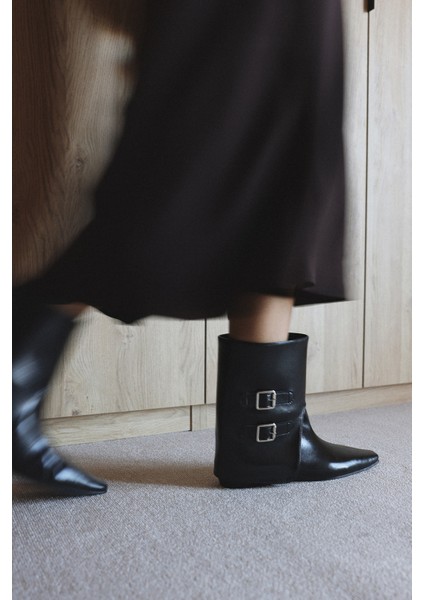 Bot 2528 - Çift Tokalı Tozluk Detaylı Siyah Kadın Bot