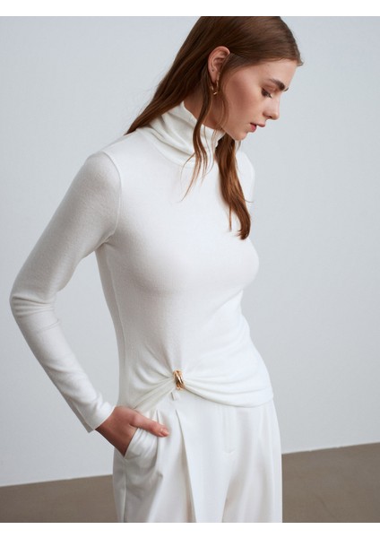 32202 Aksesuar Detaylı Balıkcı Yaka Top-Ekru