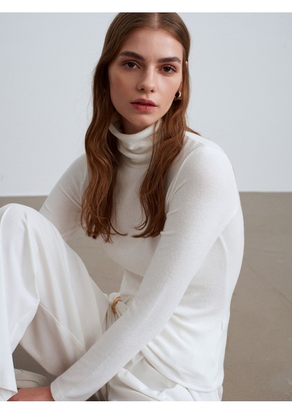 32202 Aksesuar Detaylı Balıkcı Yaka Top-Ekru fiyatları