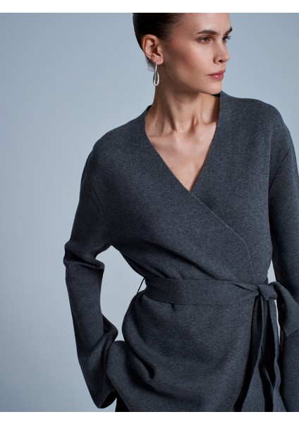 61002 Kruvaze Kemerli Yün Karışımlı Triko Hırka-Füme M.