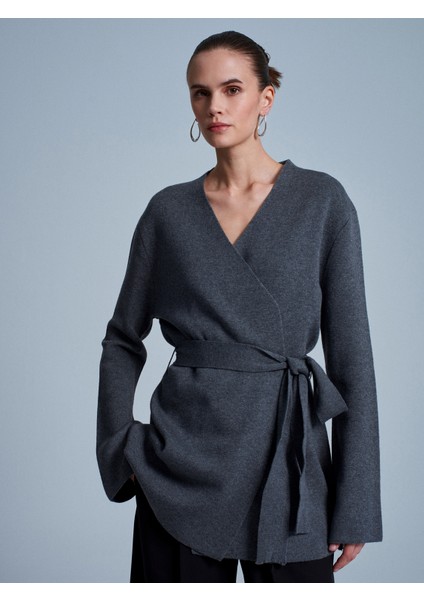 61002 Kruvaze Kemerli Yün Karışımlı Triko Hırka-Füme M. fiyatları