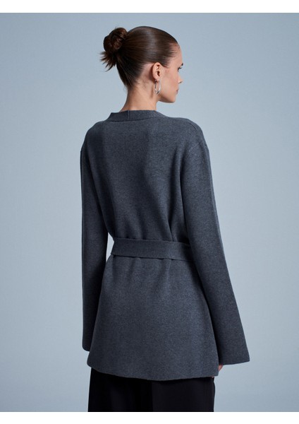 61002 Kruvaze Kemerli Yün Karışımlı Triko Hırka-Füme M. modelleri