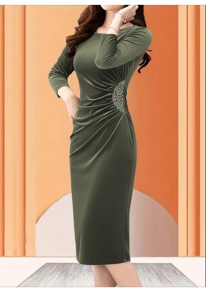 Kadın Uzun Kollu Bot Yaka Yanı Taş Detaylı Midi Kadife Elbise