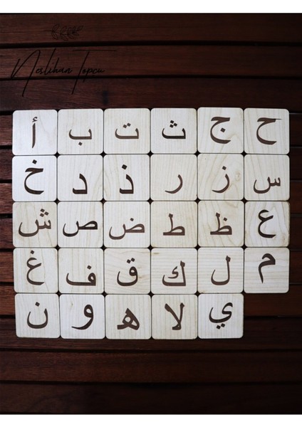 Ahşap Kare Şekilli Arap Alfabesi Seti, Pembe Renkli, Eğitici ve Şık Tasarım