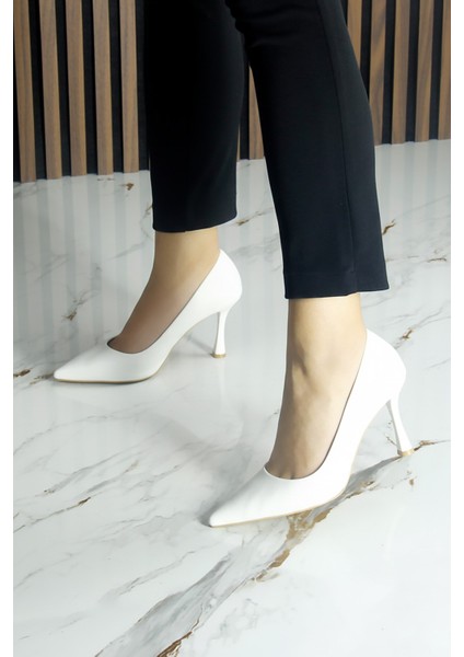 Suzanna Beyaz Hakiki Dana Derisi Sivri Burun Klasik Ince Topuklu Ayakkabı