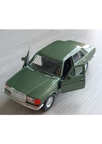 Mercedes 230 E Nostaljik Diecast Oyuncak Araba Mersedes Otomobil 1:24 Çek Bırak fiyatları