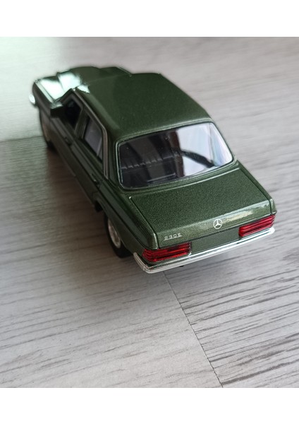 Mercedes 230 E Nostaljik Diecast Oyuncak Araba Mersedes Otomobil 1:24 Çek Bırak modelleri