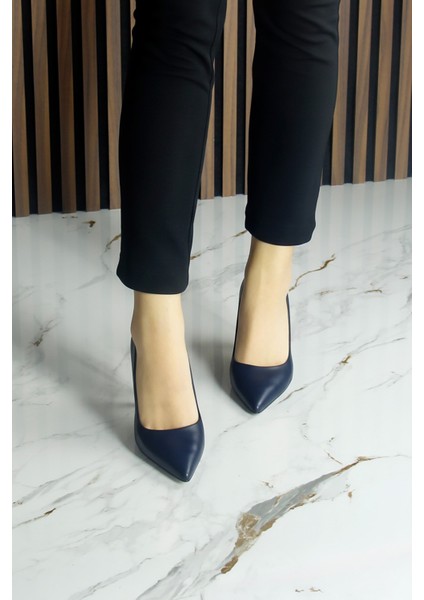 Suzanna Lacivert Hakiki Dana Derisi Sivri Burun Klasik Ince Topuklu Ayakkabı fırsatları