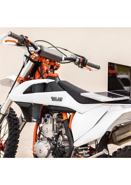 Araba Kötü Kıç Edition Emblem 3D Fender Rozet Çıkartma Araba Sticker Aksesuarları Bagaj Kapağı Ön Kaput Gagası Siyah+Beyaz (Yurt Dışından) indirimleri