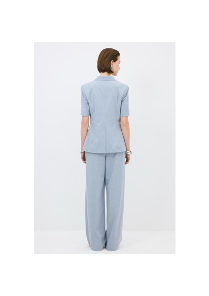 Kadın Kısa Kollu Ceket Viskon Kumaş ve Kırlangıç Yaka ile İş Tarzında Şık Tasarım