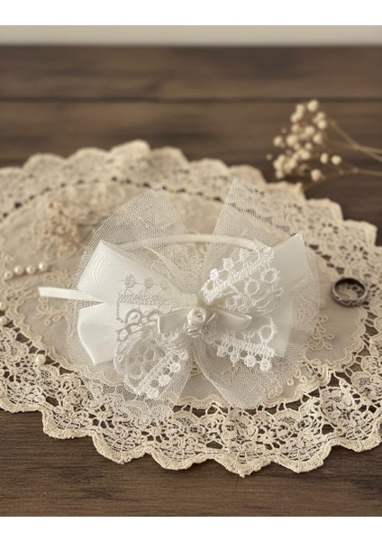 3 Gül Detaylı Fiyonk Tül Taç