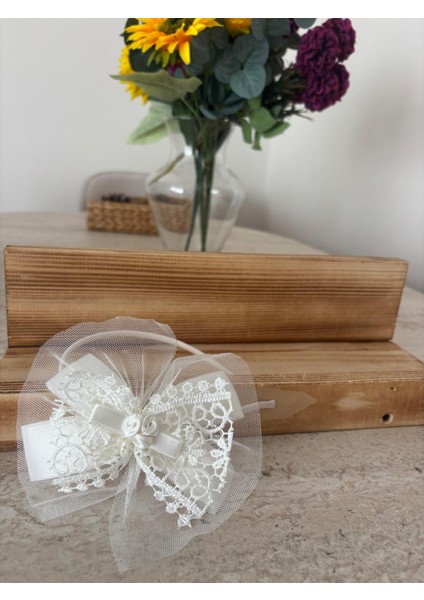 3 Gül Detaylı Fiyonk Tül Taç fiyatları