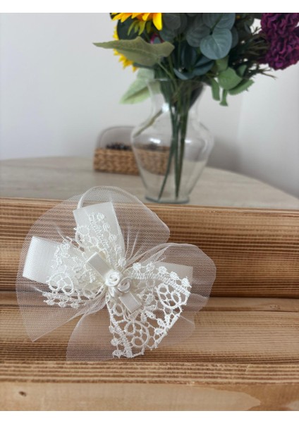 3 Gül Detaylı Fiyonk Tül Taç modelleri