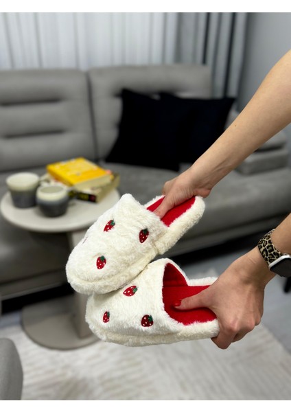 Çilek Nakışlı Yazlık Kışlık Pofuduk Kadın Ev Terliği Çeyizlik Terlik Kaymaz Taban
