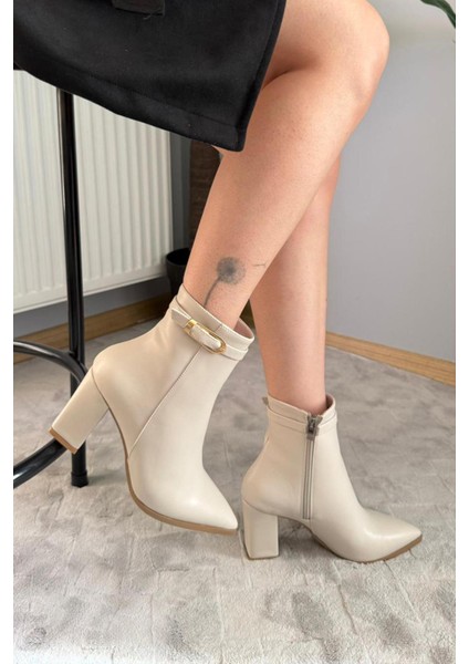 Kadın Julia Bej Deri Yandan Fermuarlı Toka Detaylı Kalın Topuklu Sivri Burunlu Günlük Bot fırsatları