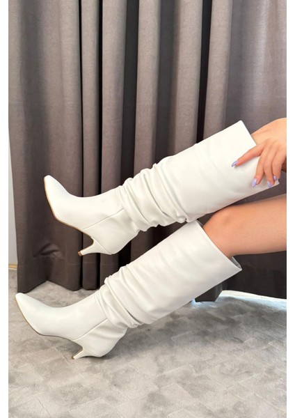 Kadın Tamara Beyaz Cilt Körüklü Sivri Burun Çivi Topuk Çizme fırsatları