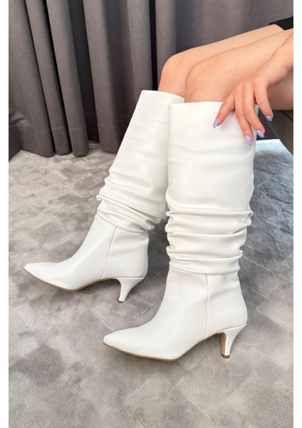 Kadın Tamara Beyaz Cilt Körüklü Sivri Burun Çivi Topuk Çizme indirimleri