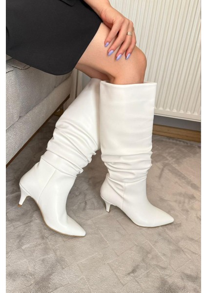 Kadın Tamara Beyaz Cilt Körüklü Sivri Burun Çivi Topuk Çizme