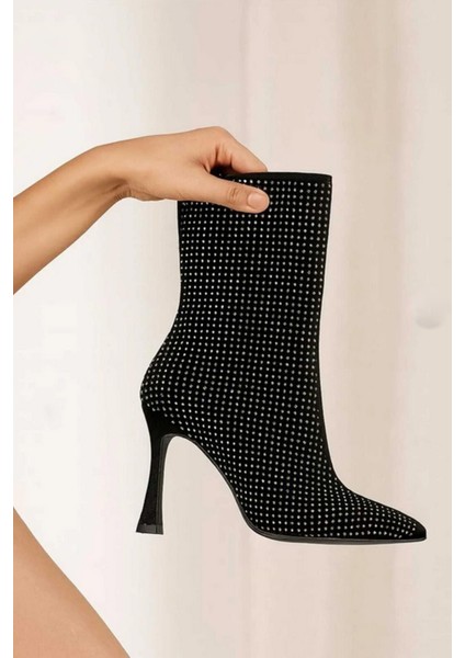 Kadın Londen Siyah Süet Gümüş Taş Işlemeli 9 cm Ince Topuklu Arkadan Fermuarlı Kısa Çizme-Bot fırsatları