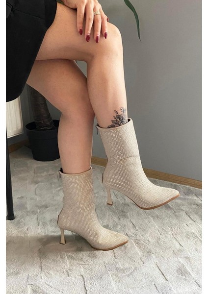 Kadın Londen Bej Süet Gümüş Taş Işlemeli 9 cm Ince Topuklu Arkadan Fermuarlı Kısa Çizme-Bot indirimleri
