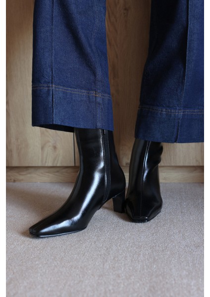 Bot 2527 - Küt Burun Bilek Üstü Siyah Kadın Bot modelleri